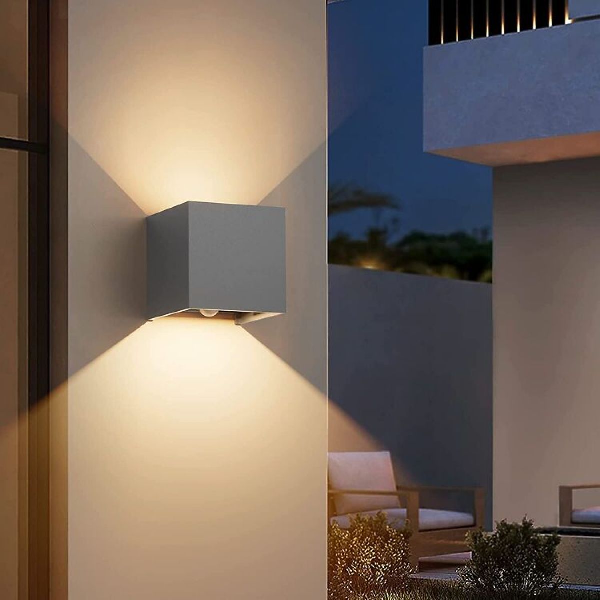 Настенный светильник с датчиком движения Klighten, 12w, IP65, LED
