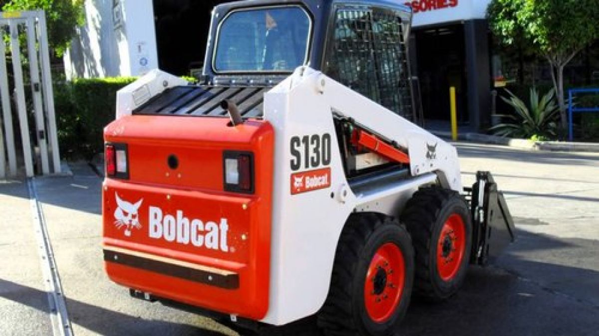 Аренда Bobcat s130 с водителем и без водителя