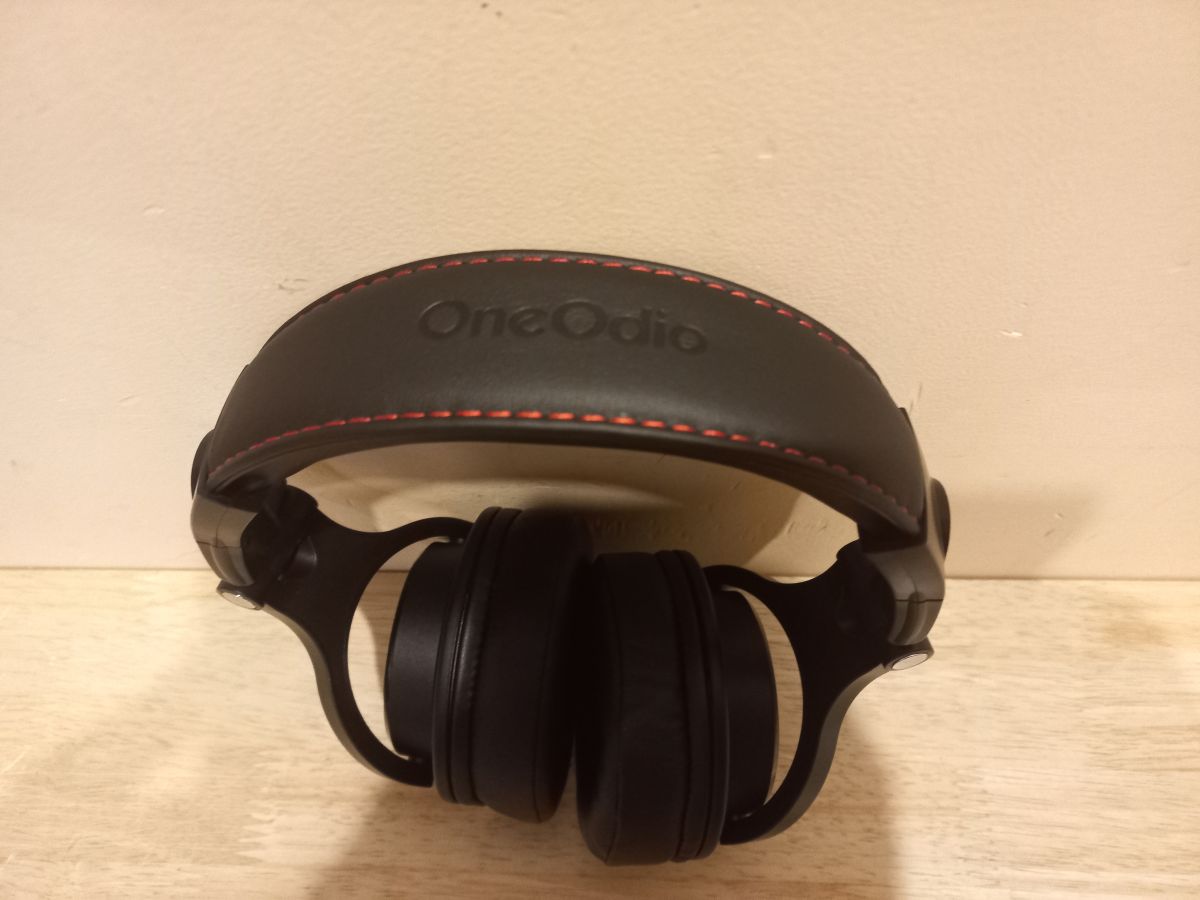 OneOdio on-ear Bluetooth headphones