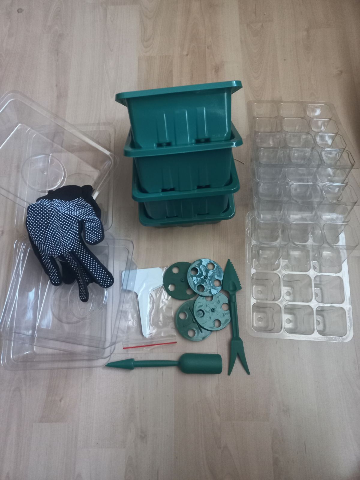Plastic trays for growing seedlings (4 pcs.)