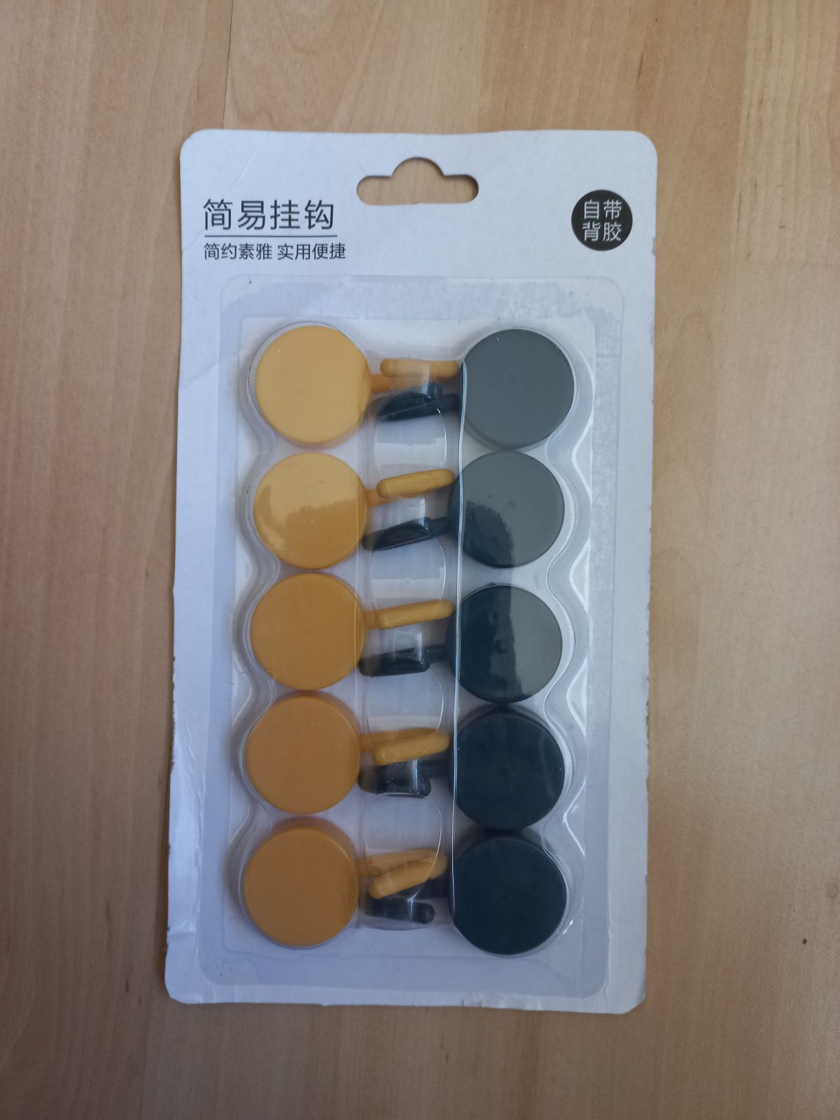 Isekleepuvad konksud 10tk. (plastist)