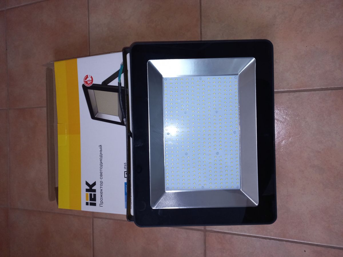 LED прожектор IEK 06-200, 200 Вт, 6500 K, IP65, черный