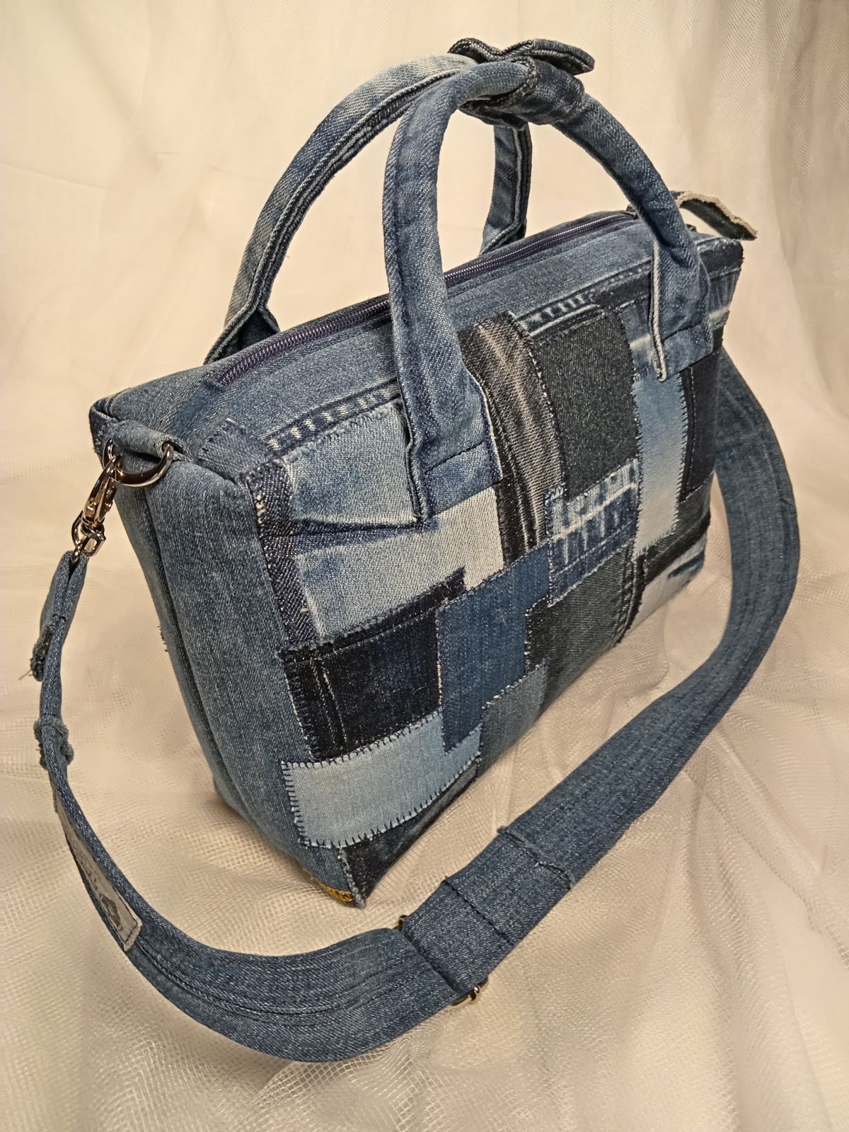 Джинсовая сумочка в стиле "Боро". (18 см х 26 см х 8 см)