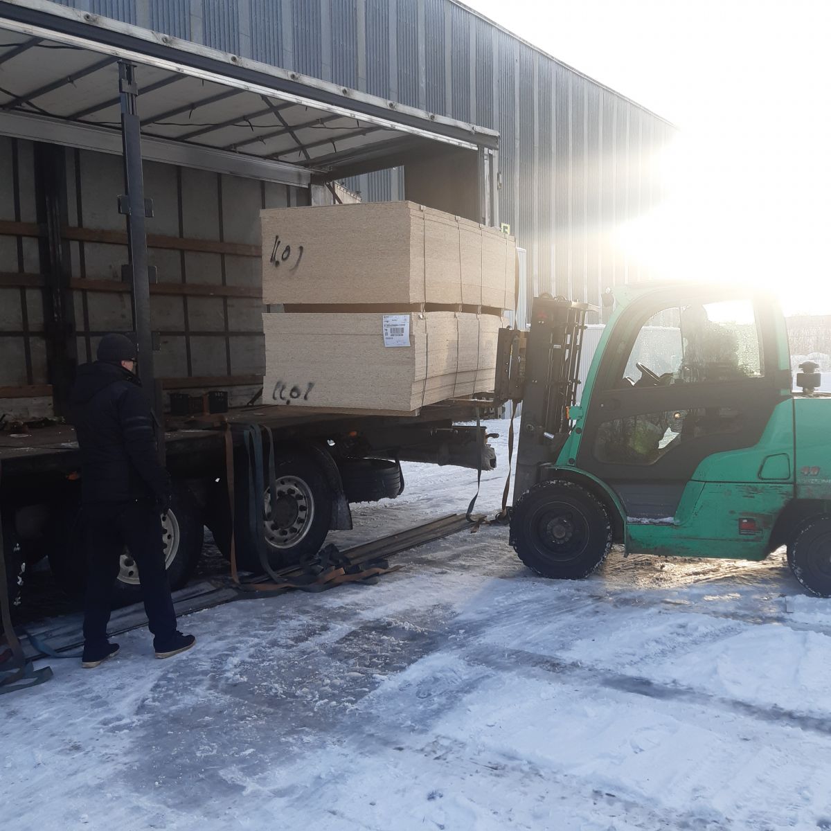 OSB-3 плита 9x1250x2500 мм с России.