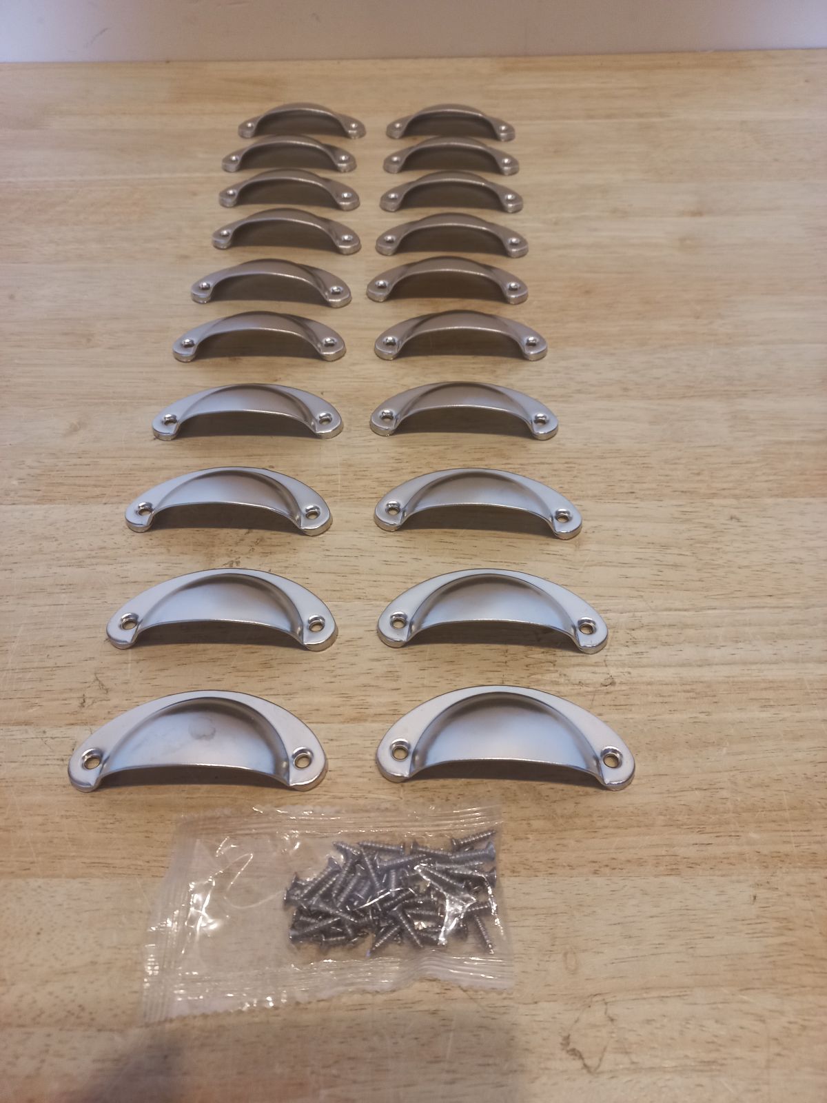 Mööbli käepide 20 tk. 66 mm (hõbedane)
