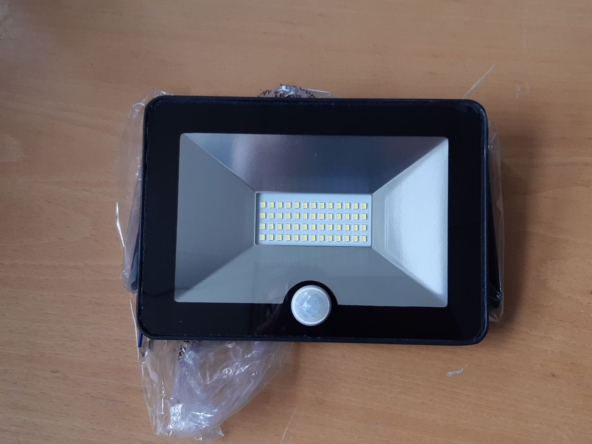 SAFFIT LED floodlight with built-in sensor SFL80-50 IP65 50W 6400K black