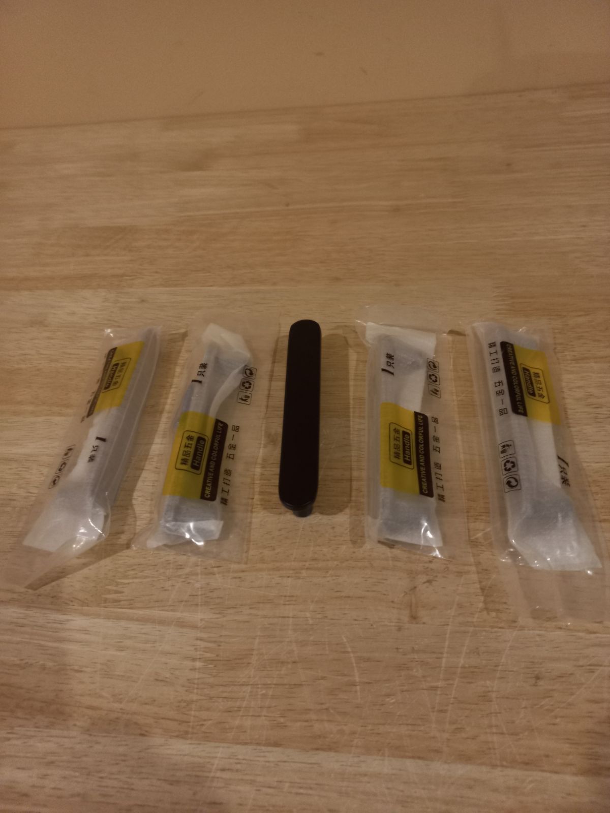 Mööbli käepide 5 tk. 96 mm (metall, must)