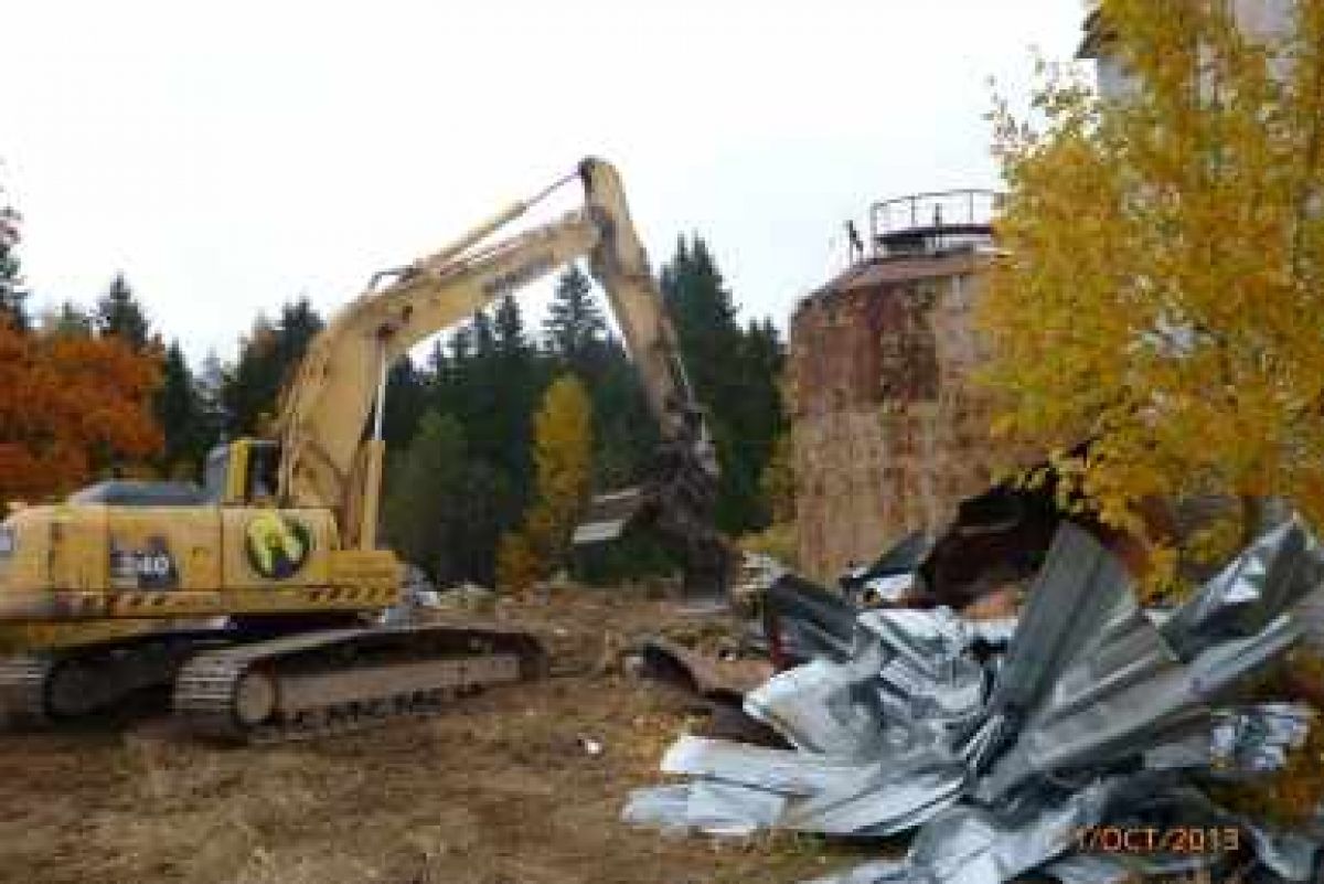 Dismantling of buildings