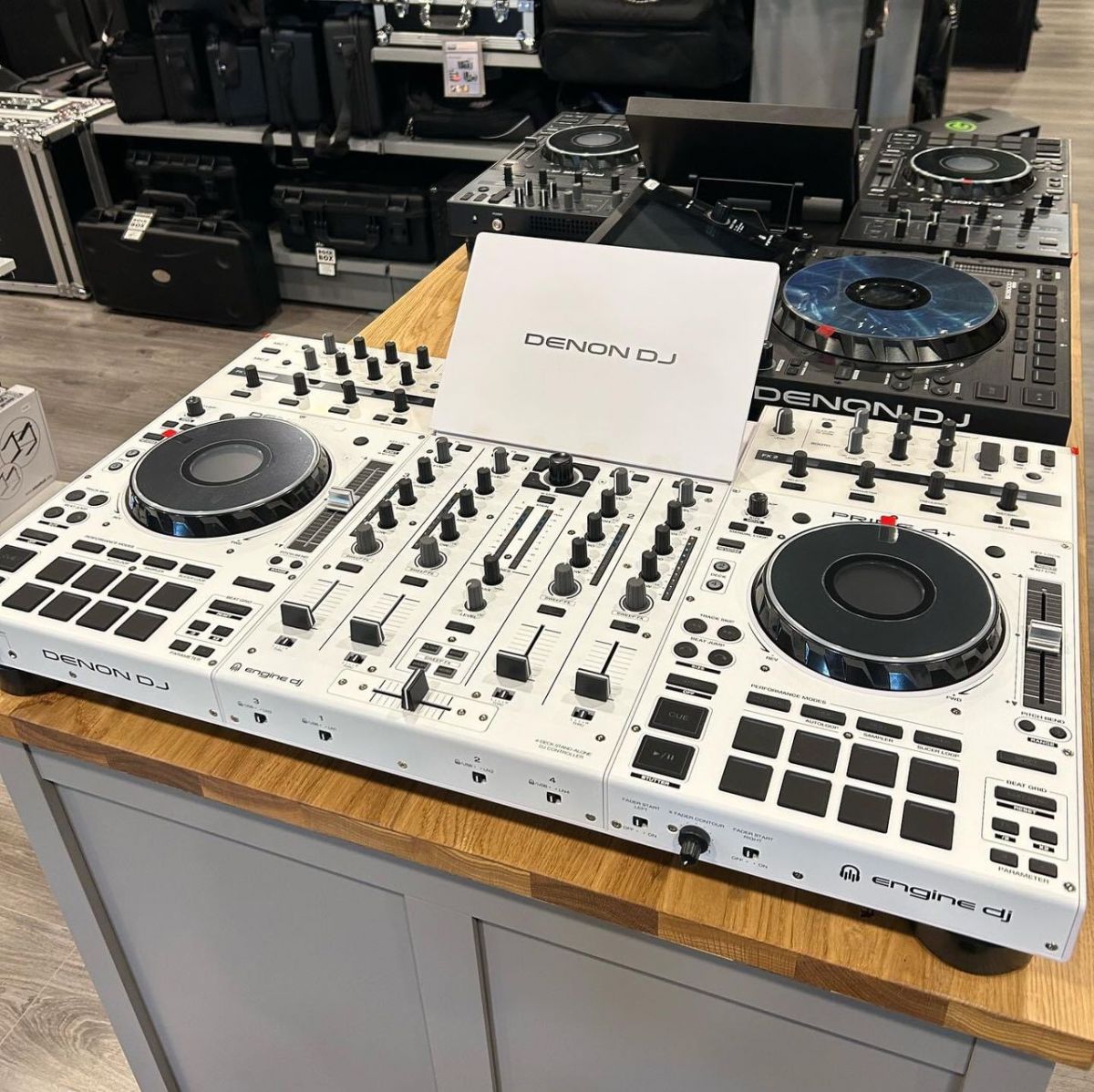 Uus AlphaTheta XDJ-AZ, AlphaTheta OMNIS-DUO, AlphaTheta DDJ-GRV6, Denon DJ Prime 4+W, Pioneer DJ OPUS-QUAD, Pioneer XDJ XZ, Pioneer XDJ-RX3, Pioneer DDJ RZX, Pioneer DDJ RZX, Pioneer DDJ-REV7,