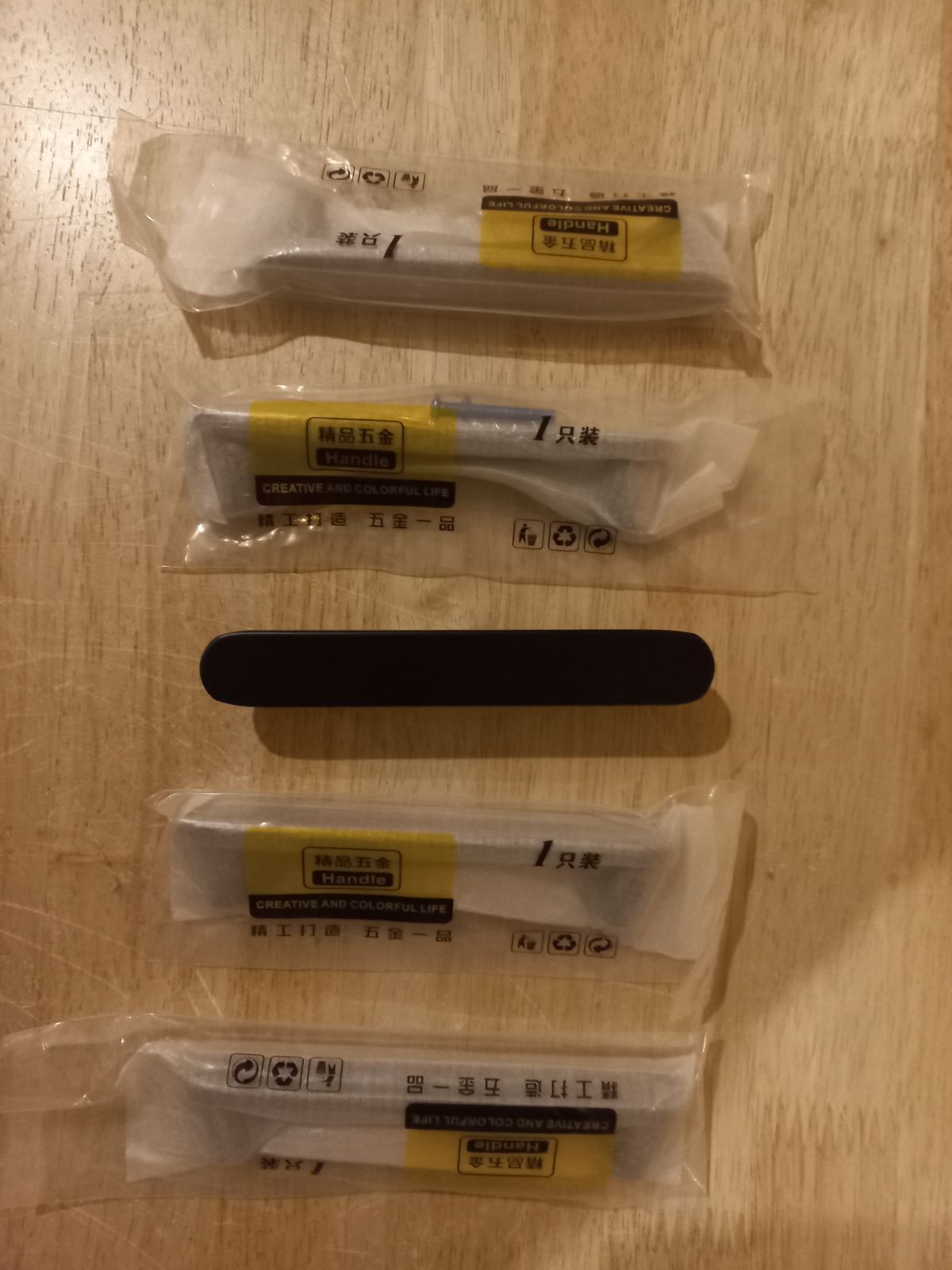 Mööbli käepide 5 tk. 96 mm (metall, must)