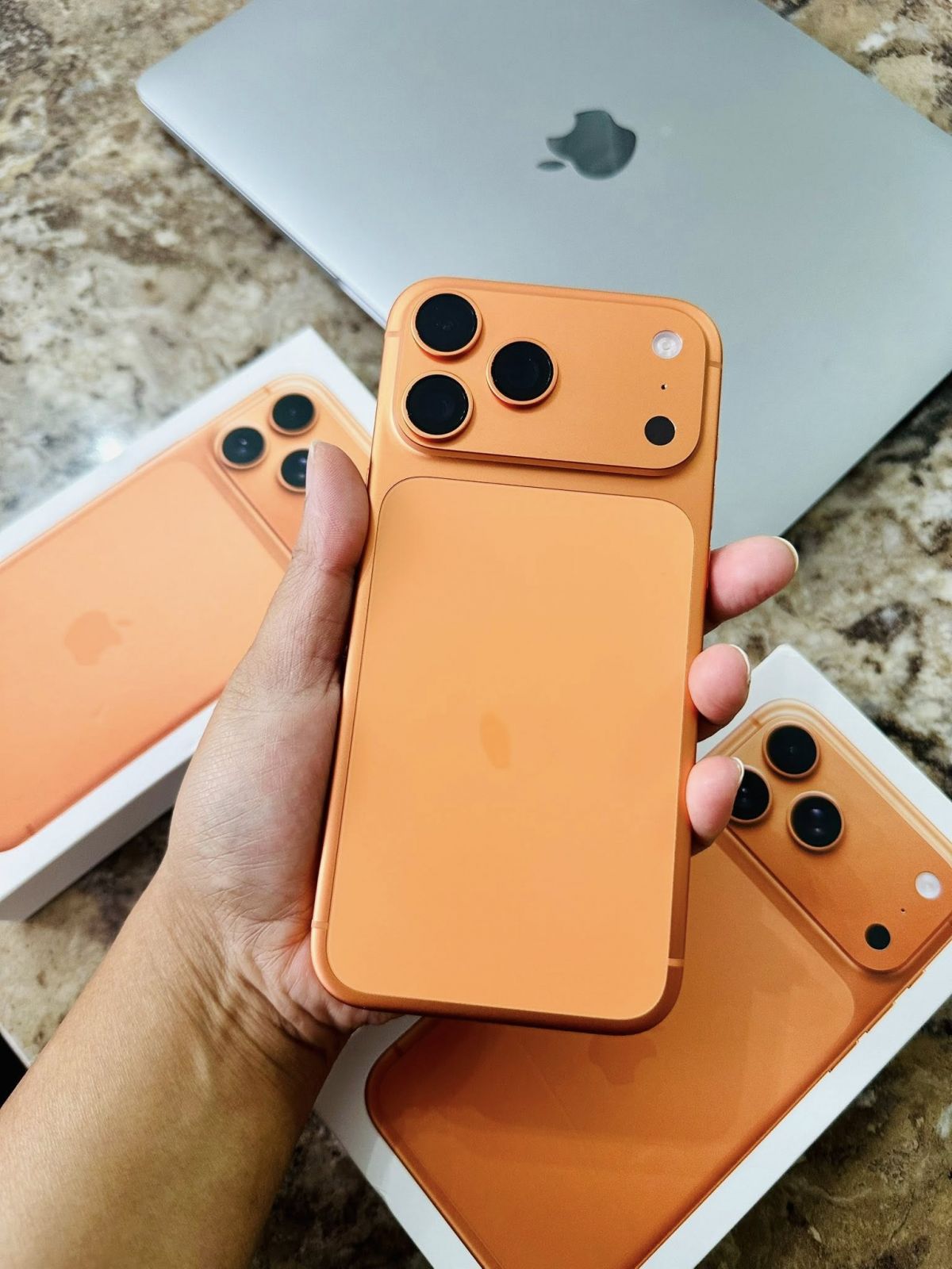 Apple iPhone 17 Pro Max, iPhone 17 Pro, iPhone 17, iPhone Air, iPhone 16 Pro Max, iPhone 16 Pro, iPhone 16, iPhone 16 Plus,  Samsung Galaxy S26 Ultra , Samsung Galaxy S26  , Samsung Galaxy S25 Ultra, Sony PlayStation PS5 Pro