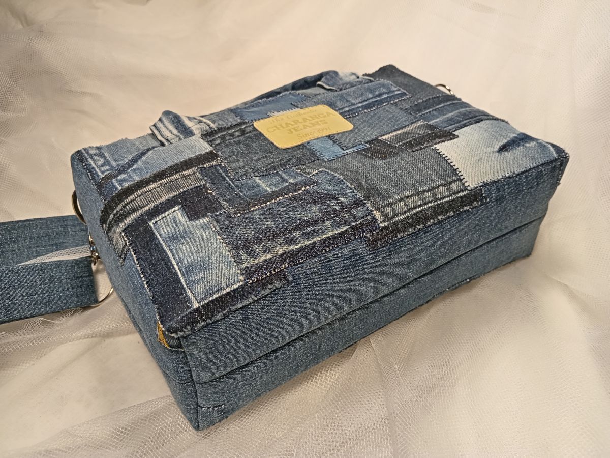 Джинсовая сумочка в стиле "Боро". (18 см х 26 см х 8 см)