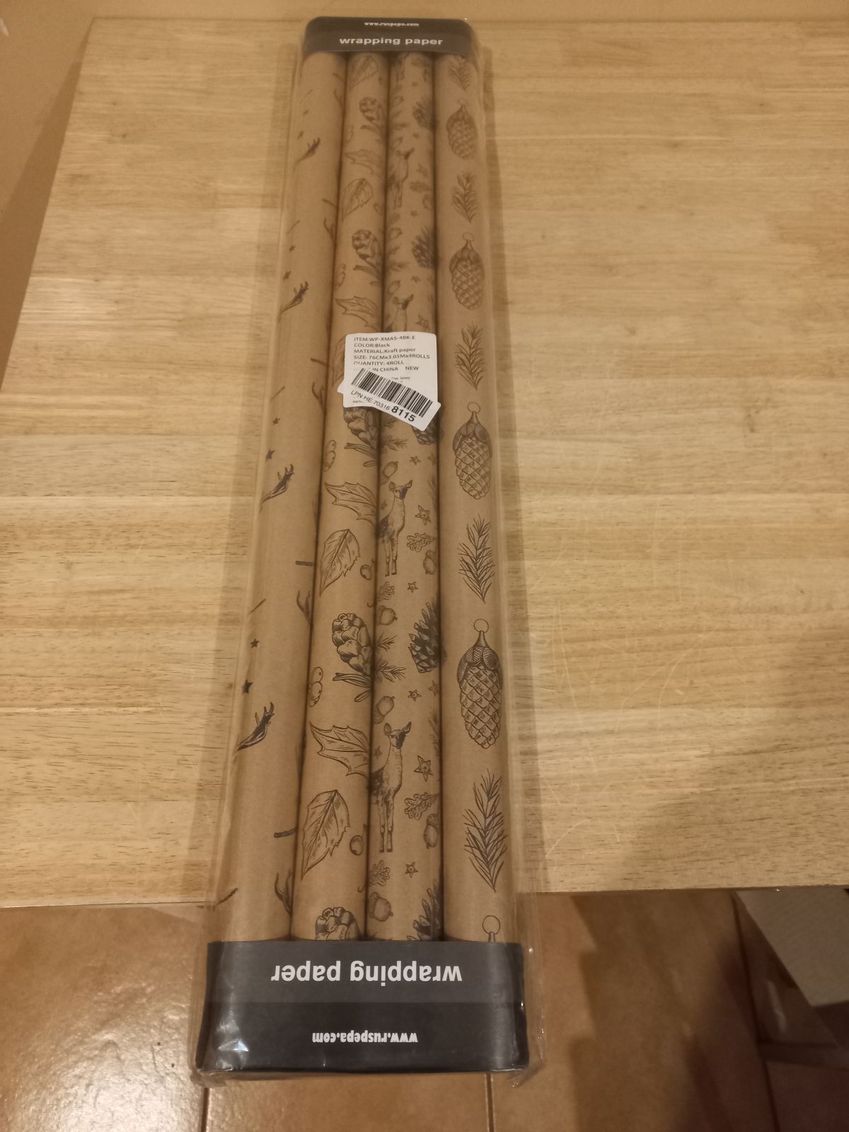 4 rolls of wrapping paper (76 x 305 cm)