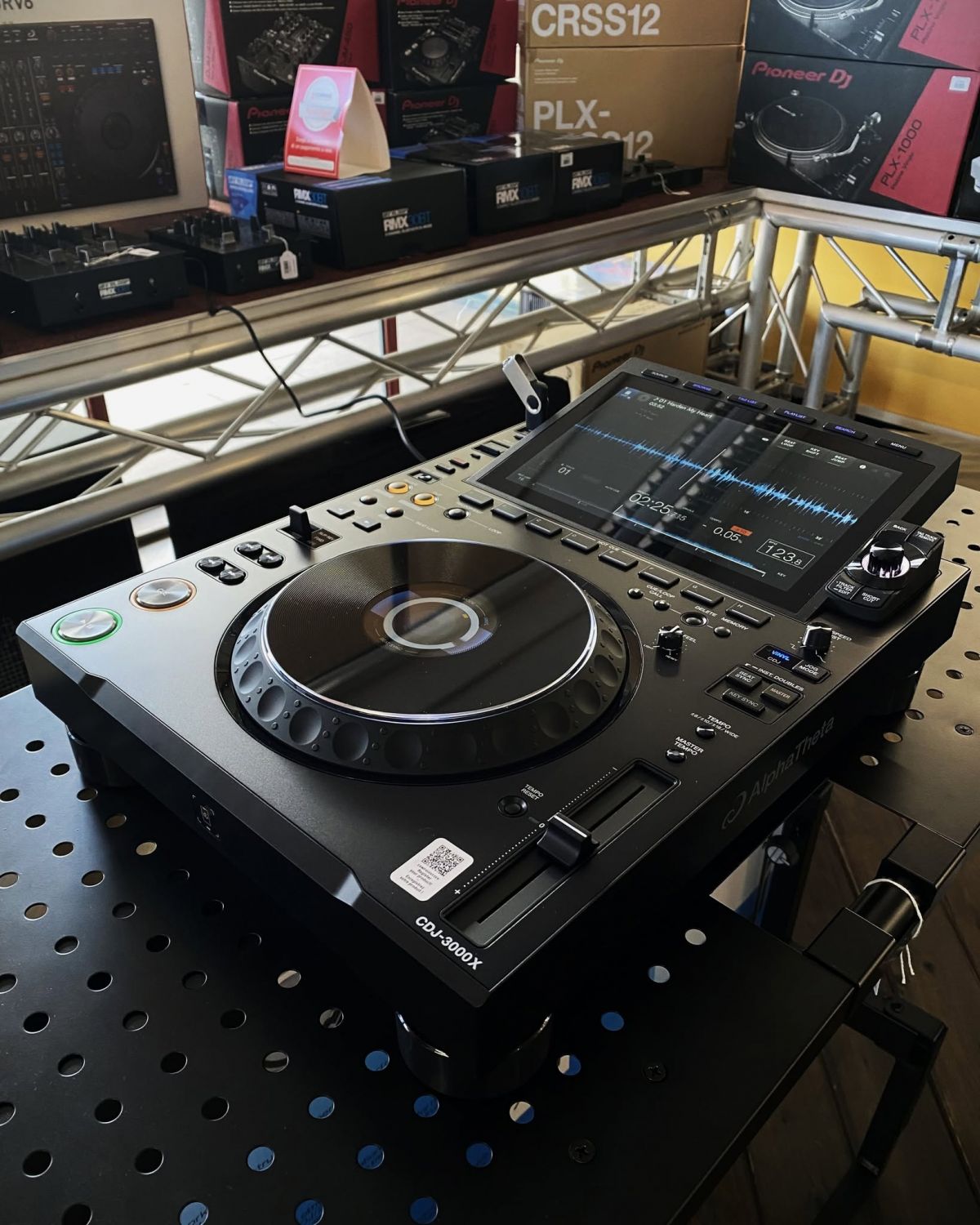 AlphaTheta CDJ-3000X Мультиплеер, AlphaTheta EUPHONIA, Pioneer CDJ-3000, Pioneer DJM-A9 DJ-микшер, Pioneer DJM-V10-LF, Pioneer DJM-S11, Pioneer DJM-V10, Pioneer DJM-Tour1, Pioneer CDJ-Tour1