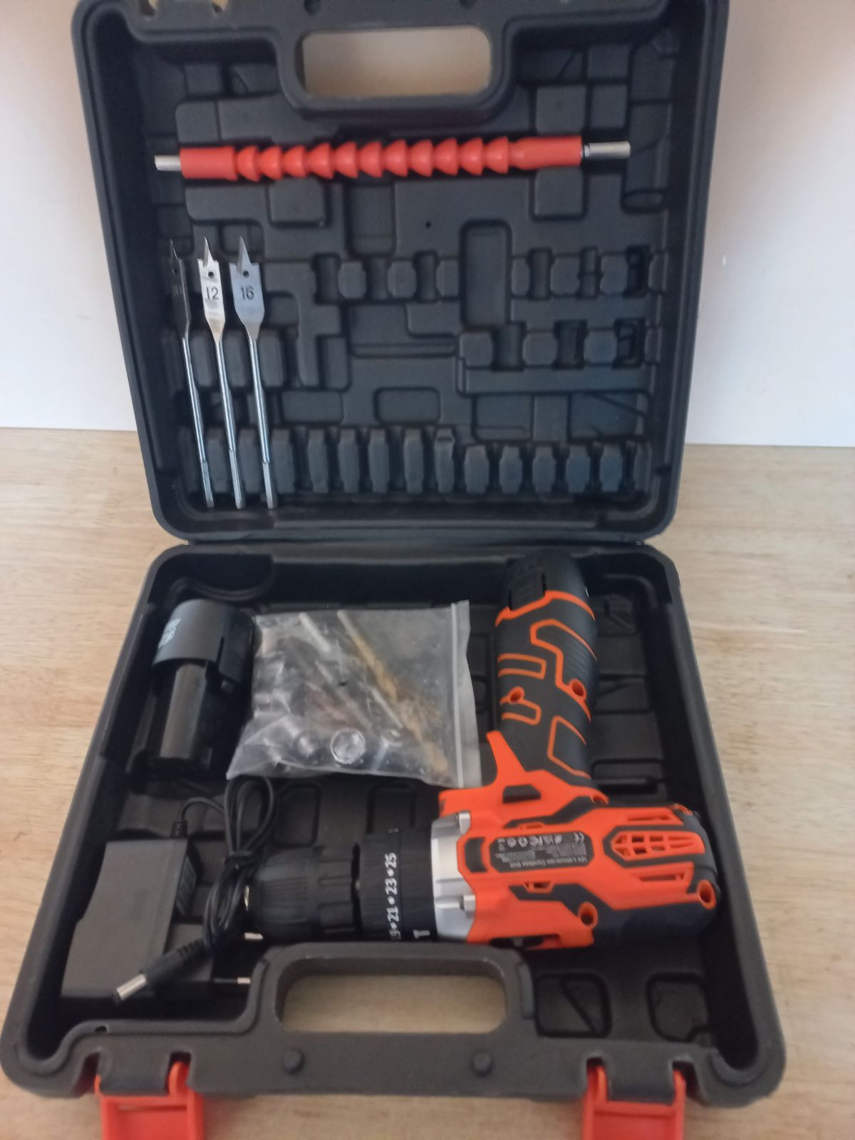 Cordless screwdriver – drill FAHEFANA 12 V (with 2 batteries 2.0 Ah)