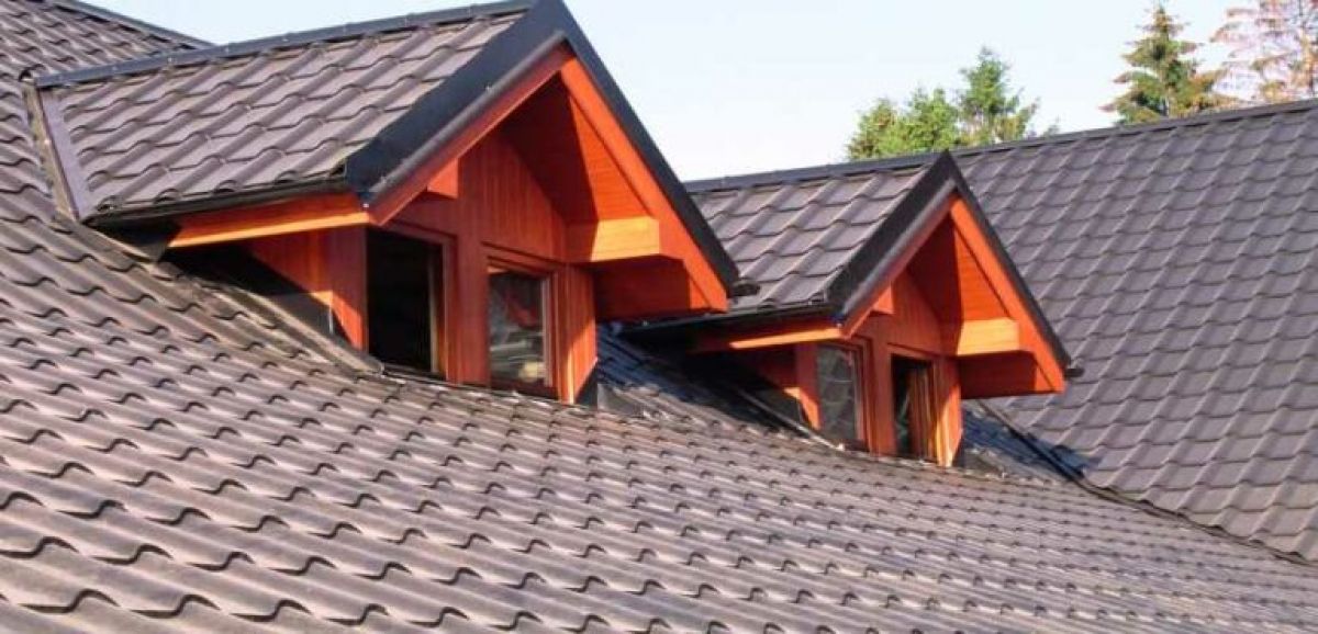 Workers required to install a tiled roof