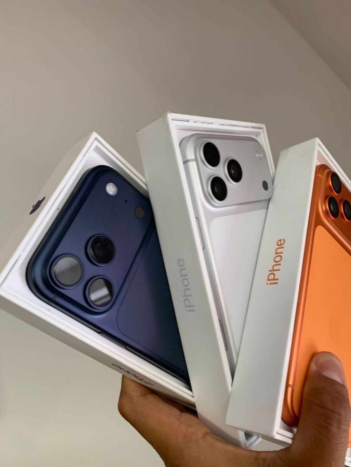 Original Apple iPhone 17 Pro Max, iPhone 17 Pro, iPhone 17, iPhone Air, iPhone 16 Pro Max, iPhone 16 Pro, iPhone 16, iPhone 16 Plus,  Samsung Galaxy S26 Ultra , Samsung Galaxy S26  , Samsung Galaxy S25 Ultra, Sony PlayStation PS5 Pro