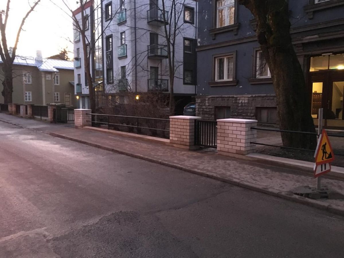 Fences, fences, gates, balconies.