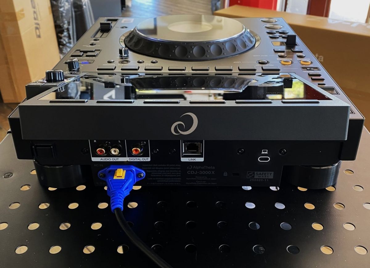 AlphaTheta CDJ-3000X Мультиплеер, AlphaTheta EUPHONIA, Pioneer CDJ-3000, Pioneer DJM-A9 DJ-микшер, Pioneer DJM-V10-LF, Pioneer DJM-S11, Pioneer DJM-V10, Pioneer DJM-Tour1, Pioneer CDJ-Tour1