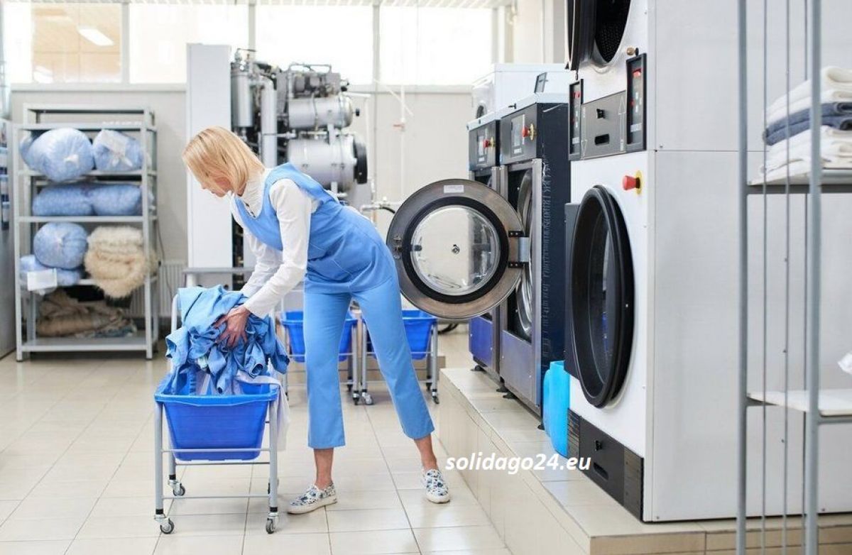 Работа в домашней прачечной.