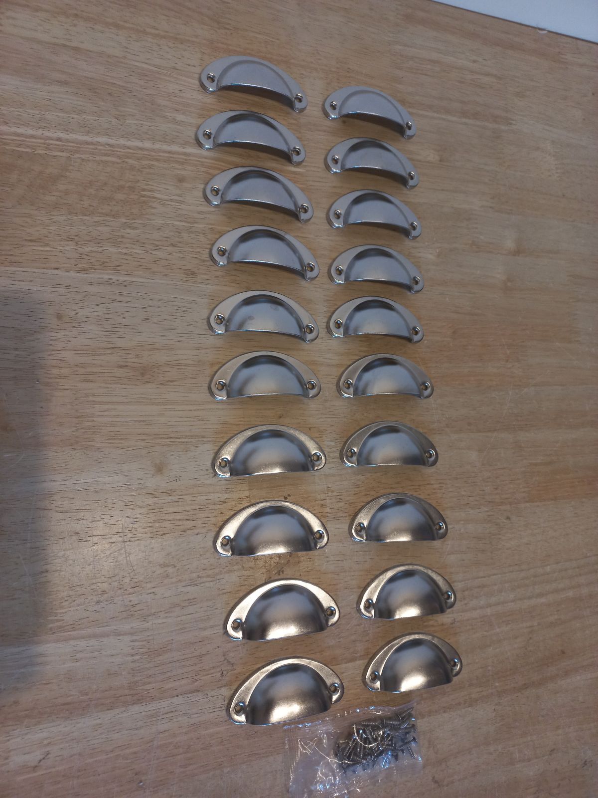 Mööbli käepide 20 tk. 66 mm (hõbedane)