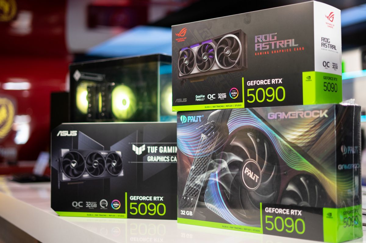 GeForce RTX 5090, RTX 5080, RTX 5070 Ti, RTX 5070, RTX 4090, RTX 4080 Super,  RTX 4080, RTX 4070 Ti Super,  RTX 4070 Ti