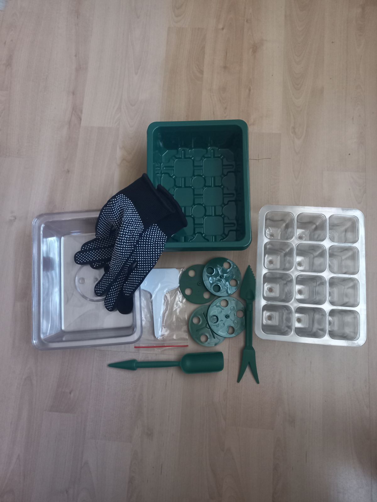 Plastic trays for growing seedlings (4 pcs.)